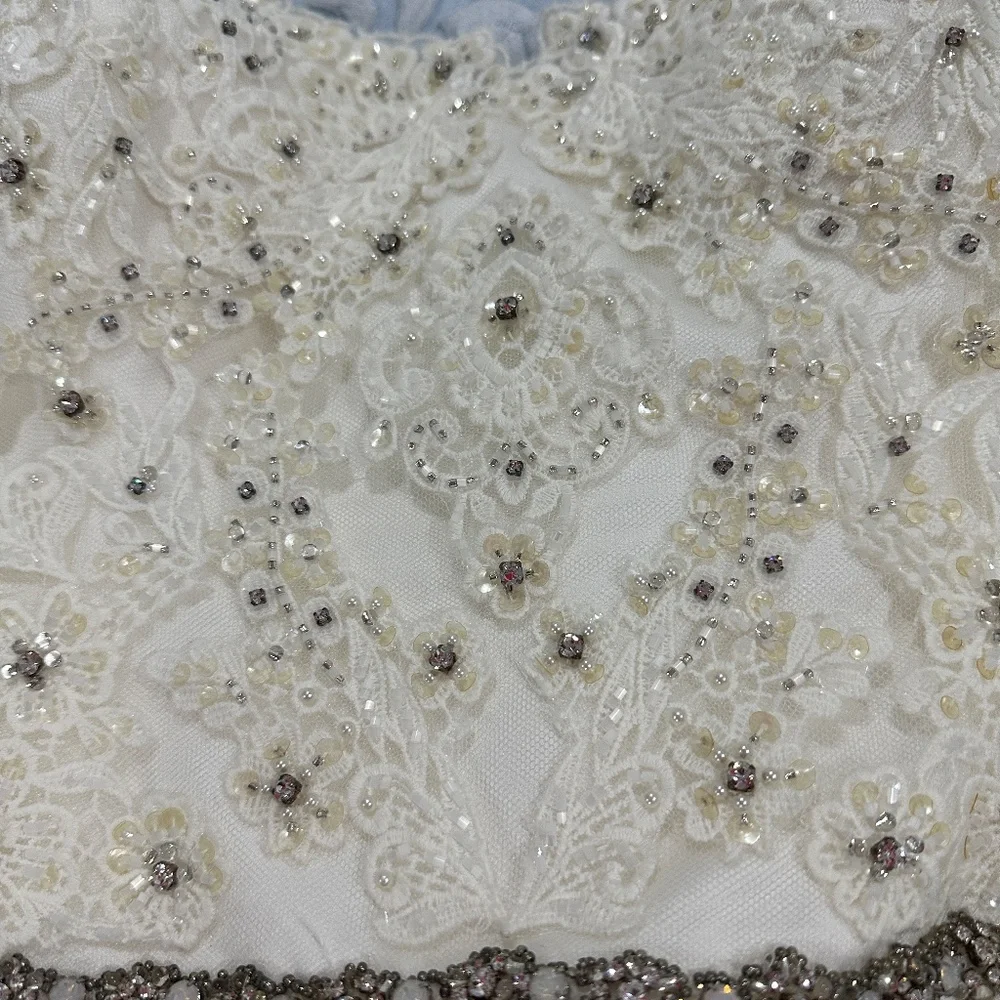 Wedding Dress by ENZOANI - Picture 12 of 16